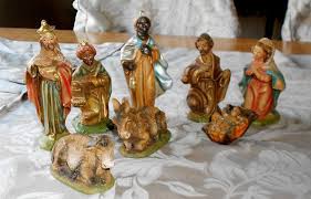 Antique Fontanini Manger 8 Piece Set Made In By Cottageshabbyshack 145 00 Jesus Mary And Joseph Vintage Christmas Nativity Set