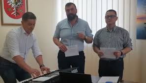 Jun 14, 2021 · szefem sztabu wyborczego był starosta płocki mariusz bieniek. Starosta Plocki Rapuje W Hot16challenge2 Infoplocktv