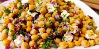 Tritate lo scalogno finemente e rosolatelo in 2 cucchiai di olio caldo con 2 foglioline di salvia ed un rametto di rosmarino. Insalata Di Ceci Come Fare E Le Migliori Ricette Facili E Veloci