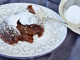 Easy Chocolate Lava Cakes Recipe (6 Ingredients)