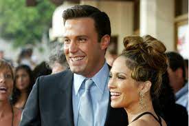 The new it couple, who ended their engagement in 2004, have rekindled their romance with secretive reunions in los angeles. Jennifer Lopez Ben Affleck Detail Auf Foto Sorgt Fur Spekulationen Gala De