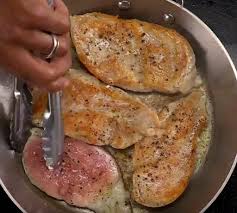 Le Poulet A La Toscane Dans Une Sauce Cremeuse Une Recette Divinement Reconfortante Recettes Ma Fourchette Food Cooking Recipes Cooking