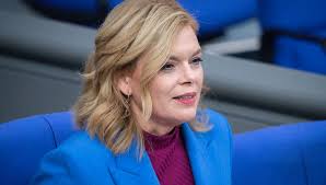 Das Bundeswirtschaftsministerium hat ein Unternehmen mit einer  sechsstelligen Summe gefördert. Unter den Gesellschaftern: Karl-Theodor zu  Guttenberg, Lebensgefährte von Ministerin Katherina Reiche. 👉  https://archive.is/a3Est