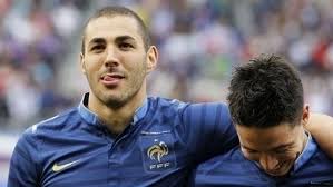 Une nouvelle fois délaissé par didier deschamps, qui n'a pas énoncé le nom du madrilène au moment de dévoiler sa nouvelle liste tricolore ce jeudi, karim benzema a réagi à sa manière, avec un post plus ou moins explicite sur son compte instagram. Petition Directeur Exclusion Definitive De Karim Benzema De L Equipe De France De Football Change Org