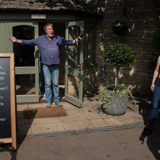 He's hilarious': Jeremy Clarkson fans flock to opening of Oxfordshire pub |  Oxfordshire | The Guardian