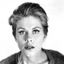 Take a look at these glamorous photos to see the beauty of young elizabeth montgomery in the 1960s and early 1970s. Happy 86th Birthday Elizabeth Montgomery Waldina