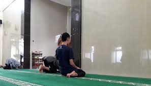 Azan itu sendiri hukumnya adalah sunnat muakkad, yang mana kesunahan yang sangat dianjurkan didalam islam, bahkan hampir. Bagaimana Cara Menjawab As Shalatu Khairum Minan Na Um Islampos