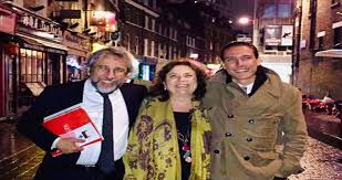 Can dündar (* 16.juni 1961 in ankara) ist ein türkischer journalist, dokumentarfilmer und buchautor. Can Dundar In Esi Dilek Dundar Yurt Disina Cikti Annelik Hakkimi Kullandim Ve Aileme Kavustum Havadis Gazetesi Kibris Haber