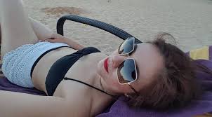 Hasil gambar untuk wulan guritno seksi bikini