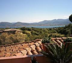 Vendesi privatamente appartamento di 6 vani e mezzo in contesto privato e tranquillo con vista apert. Case In Vendita Da Privati San Teodoro Casadaprivato It