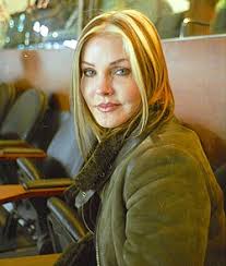 Priscilla Presley — Wikipédia