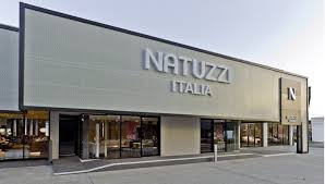 Natuzzi annuncia la chiusura di tre stabilimenti: produzione trasferita in  Romania. Scoppia la protesta dei sindacati