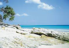 Cylinder Beach North Stradbroke Island The Azure Waters And Snow White Sand Of Straddie Are Legendary And While Main Island Beach Stradbroke Island Beach