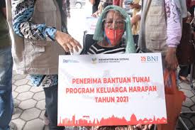 Dengan fasilitas yang mendekati sempurna si kuda oranye ini tentunya menjual tiket dengan harga yang sesuai dengan kelas dan rute tujuan ya. Provinsi Ntb Pemerintah Luncurkan Bansos 2021 Gubernur Ntb Negara Hadir Untuk Masyarakat