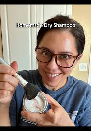 Homemade Dry Shampoo for Brunette