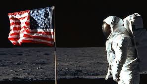 Neil armstrong, cel care a facut saltul urias pentru umanitate, devenind primul om neil armstrong a scris istoria omenirii pe 20 iulie 1969, conducand misiunea de aselenizare a navei spatiale apollo 11. Efemerides Que Paso El 20 De Julio Neil Armstrong Apollo 11 Apolo 11 Luna Nasa Historia Cultura La Prensa Peru