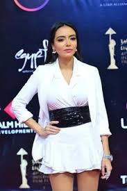 وكانت سارة الطباخ اتهمت في محضر حررته بقسم شرطة أكتوبر، خطيبها السابق محمد الشرنوبي، بسرقة سكوتر خاص بها، وهو ما نفاه الشرنوبي بعد سؤاله من قبل رجال المباحث. Ø¨Ø§Ù„ØµÙˆØ± Ø³Ø§Ø±Ø© Ø§Ù„Ø·Ø¨Ø§Ø® ØªØªØ£Ù„Ù‚ Ø¨Ø§Ù„Ø£Ø¨ÙŠØ¶ ÙÙŠ Ø¹Ø±Ø¶ ÙÙŠÙ„Ù… Ø§Ù„ÙÙ†Ø§Ø± ÙÙ† Ø¬Ø±ÙŠØ¯Ø© Ø§Ù„Ø²Ù…Ø§Ù†