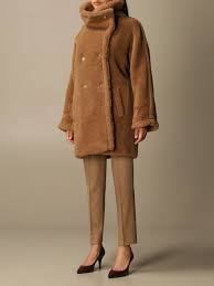 The max mara coat is characterized by its loose, feminine silhouette, delicate kimono sleeves and flattering double breasted fastening. Max Mara Teddy 5 Double Breasted Coat Coat Max Mara Women Camel Coat Max Mara 10162203600 Giglio En
