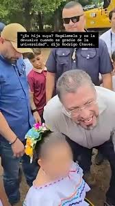 El presidente de la República le preguntó a una mujer si se podía llevar a una niña y “devolverla cuando se gradúe de la universidad”. Esto generó críticas y cuestionamientos de distintas