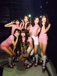 Eunha passes inside to yuju yuju passes to sowon in the key Gfriend Takes 13th Win For Navillera On Show Champion Performances By Monsta X Hyuna And More Soompi