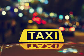 Stawka VAT 4%, a odliczenie VAT z faktury za usługi taksówkarskie