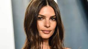 Emily ratajkowski is known as model and actress who starred in the popular blurred lines music video and appeared on icarly from 2009 to 2010. Spu7pimb6tuy5m