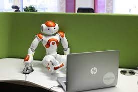 Elias Robot El Profesor Que Ensena Matematicas E Idiomas