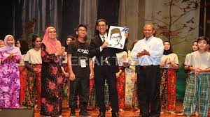 Born 1975 at sungai siput (u) perak. Smk Muhibbah Jadi Sekolah Angkat Mb Perak