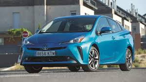 El prius fue lanzado en el mercado japonés en 1997 y fue el primer vehículo híbrido producido en serie. Toyota Prius 1 8 Awd I Probamos El Hibrido De Traccion Total
