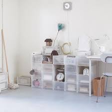 使ってる人も多いはず 無印のプラスチックケースを使った収納術を見てみよう キナリノ 部屋の装飾 インテリア 収納 自宅で