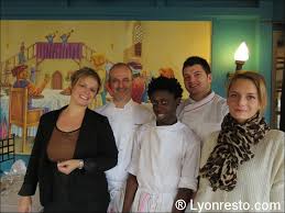 La vaisselle médiévale en bois du site de l'hôtel de ville à beauvais (oise). La Tablee Medievale Restaurant Civrieux D Azergues Reserver Horaires Telephone Avis Lyonresto