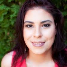 Stephanie Freitas's Instagram, Twitter & Facebook