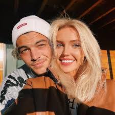 Raquel Wise's Instagram, Twitter & Facebook