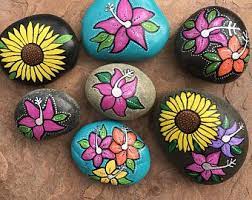 Hand Painted Beach Rocks Rock Painting Designs Painted Rocks Rock Painting Art