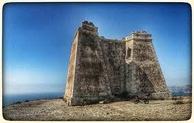 Buenos días, con el inicio de la primavera y el buen tiempo hemos organizado como ya se había avisado con anterioridad una visita al faro de mesa roldan, en carboneras.como algunos de vosotros conoceréis es uno de los pocos faros que continúan siendo habitados en españa y desde el cual se tienen vistas espectaculares de la costa. Torre De Mesa Roldan Fotografia De Faros De Mesa Roldan Carboneras Tripadvisor