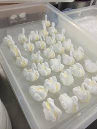 Epingle Par Martine Lain Sur Gateau Anniversaire Gateaux Et Desserts Sculptures De Fruits Recette Meringue
