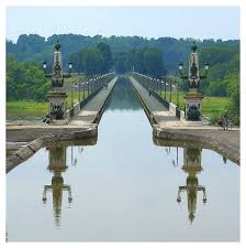 Perspective Et Reflets A Photo From Centre Centre Trekearth Pont Canal De Briare Les Regions De France Riviere De France