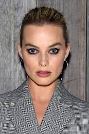Built to make bold statements, the astrid gold wedge is not for the faint of heart. Margot Robbie Best Hair Makeup Celebrity Beauty 2020 Glamour Uk