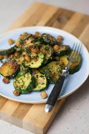 Schnelle Zucchini Pfanne Vegan Gf Low Carb In 15 Minuten 5 Zutaten Rezept Zucchini Pfanne Rezepte Zucchini Rezepte Vegetarisch