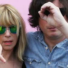 Stream Weekly Feed x Kim Gordon x Lou Barlow by 91.9 WFPK Independent  Louisville