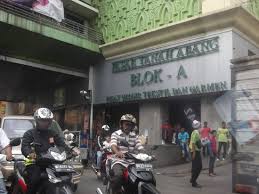 Before 2003, the market was divided into three areas, known as metro tanah abang, tanah abang lama, and tanah abang auri. Bazaar Picture Of Tanah Abang Market Jakarta Tripadvisor