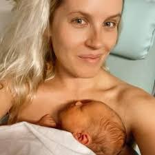 Kara Sutton's Instagram, Twitter & Facebook