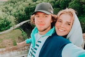Лучшие голы, статистика и фото артемия панарина. Artemij Panarin Zhenilsya Na Alise Znarok Chempionat