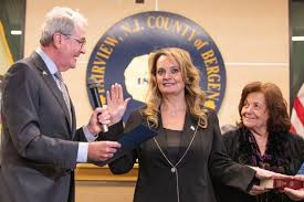 Klajd Kapinova: Nga ferri komunist në Shqipëri që kaloi familja Berisha sot  mbesa e tyre u bë kryetare e Bashkisë Fairview në shtetin New Jersey