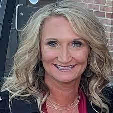 Lori Freund's Instagram, Twitter & Facebook