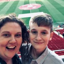 Katy Kneale (@katykneale82)