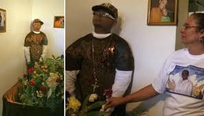 You Dont Have To Take Death Lying Down The Puerto Rico Man Who Asked To Be Standing At His Wake A Funeral Home In Pue Funeral Funeral Planning Green Funeral