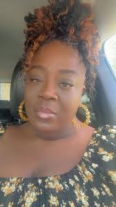 Elizabeth Holz's Instagram, Twitter & Facebook