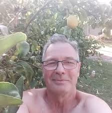 Valve cover spacer gasket placement considerations