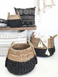 Baskets So Pretty You Won T Know They Re Storage Via Mydomaine Beachhomeinteriors Deco Ethnique Chic Deco Ethnique Deco